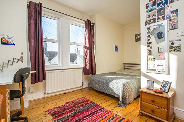 bed 1.jpg