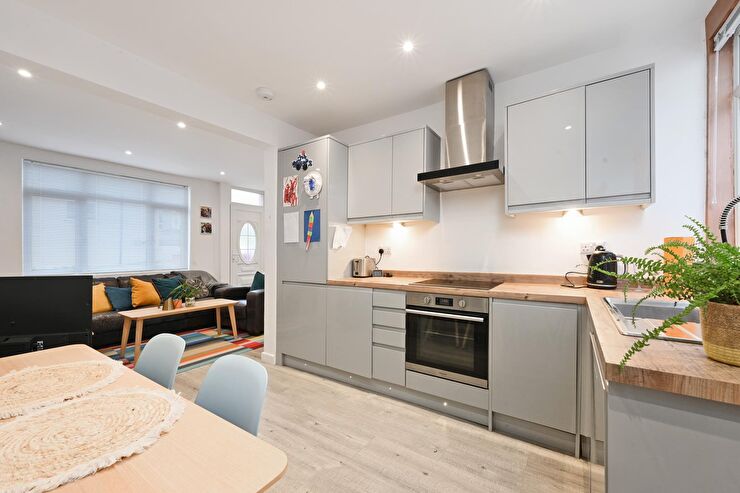 kitchen (2).jpeg