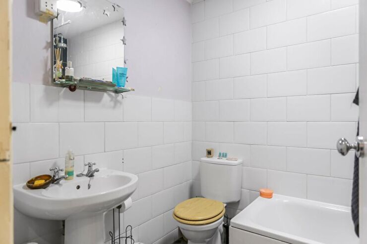 cromwell bathroom2.jpeg